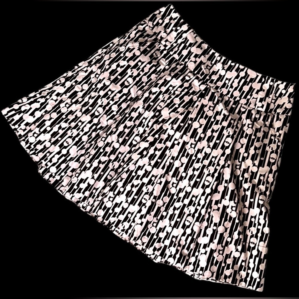 MAURICE’S Black/White Design Flare Skirt, Size Medium, GUC.